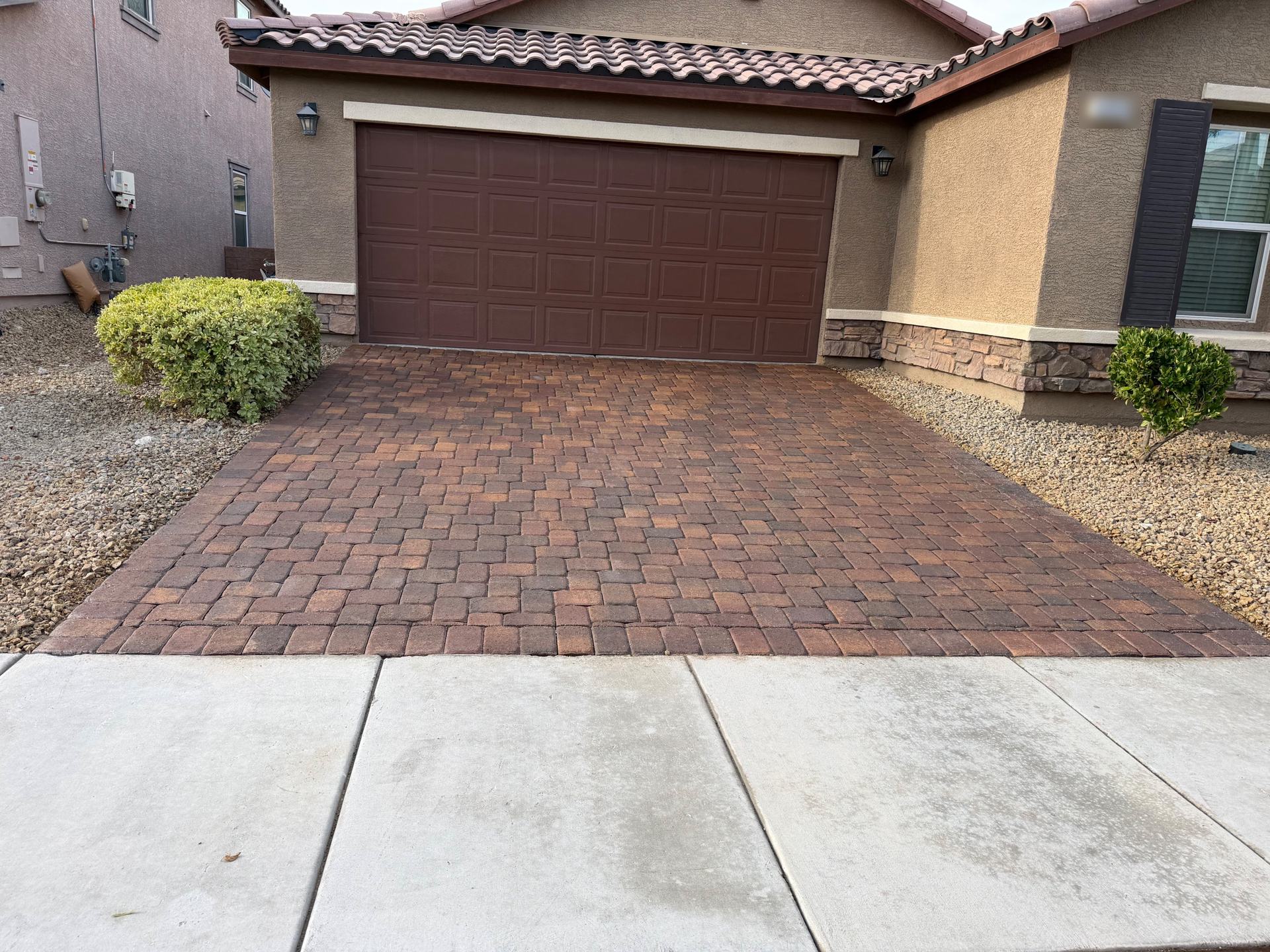 Paver driveway freshly sealed by Paver Sealing Vegas